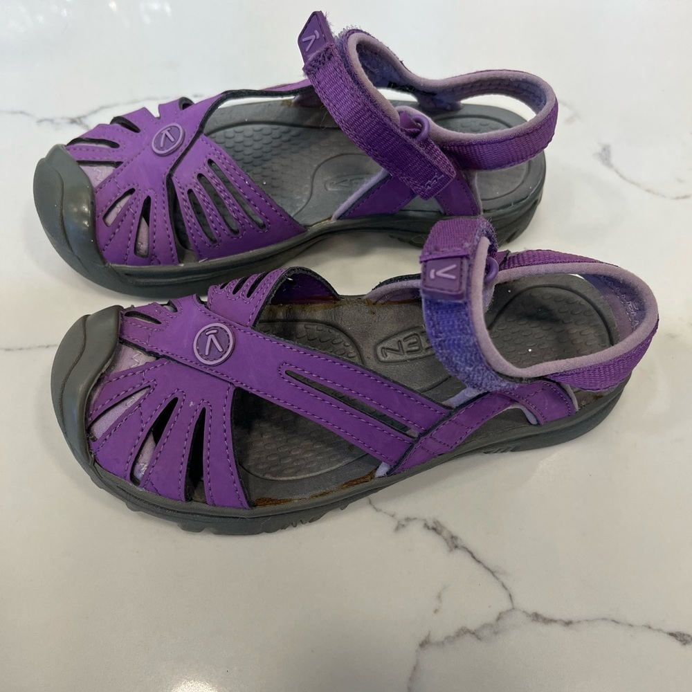 Little girls keen sandals